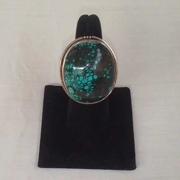 Sterling Silver Turquoise Oval Ring: Size (7) - Picture 7 of 12